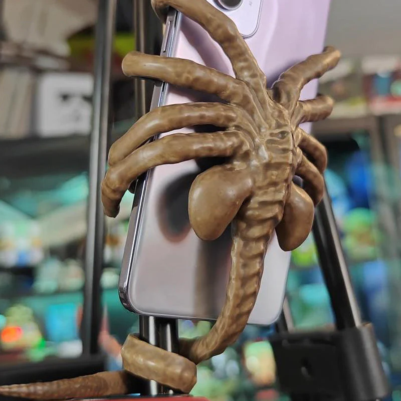 Horrible Facehugger Phone Holder - Image 4
