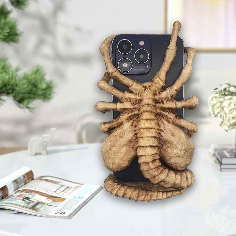 Horrible Facehugger Phone Holder - Image 5