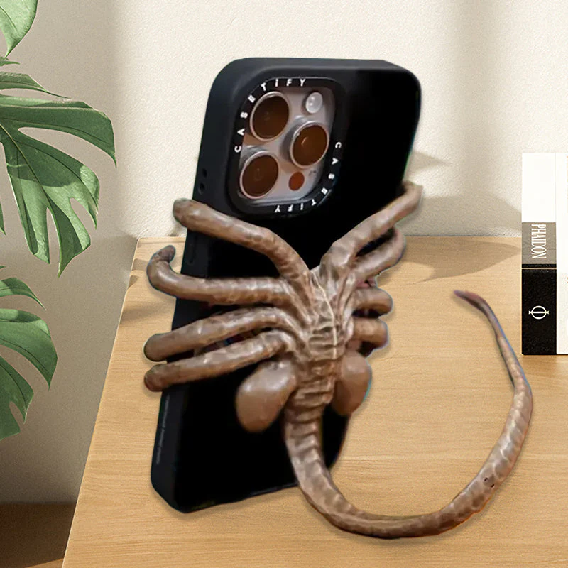 Horrible Facehugger Phone Holder - Image 6