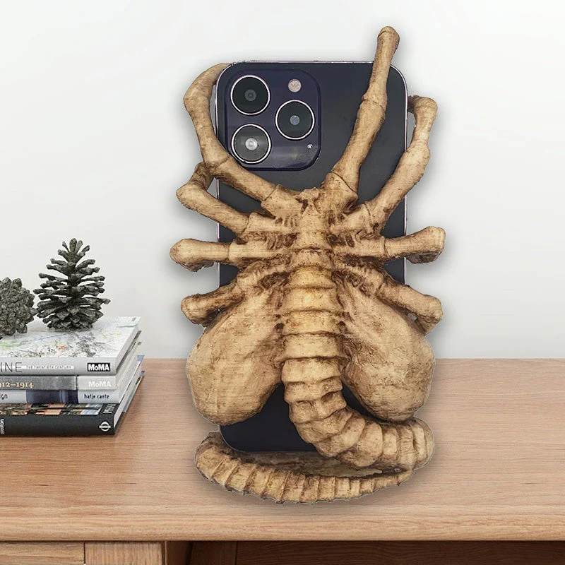 Horrible Facehugger Phone Holder - Image 7