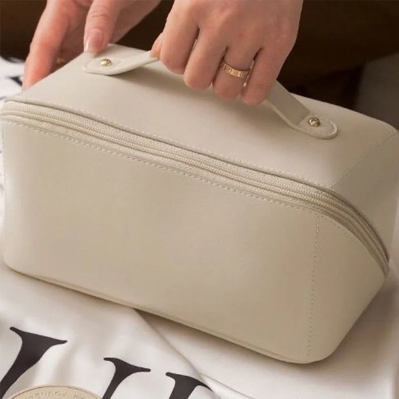 Large-capacity Travel Cosmetic Bag - Image 3
