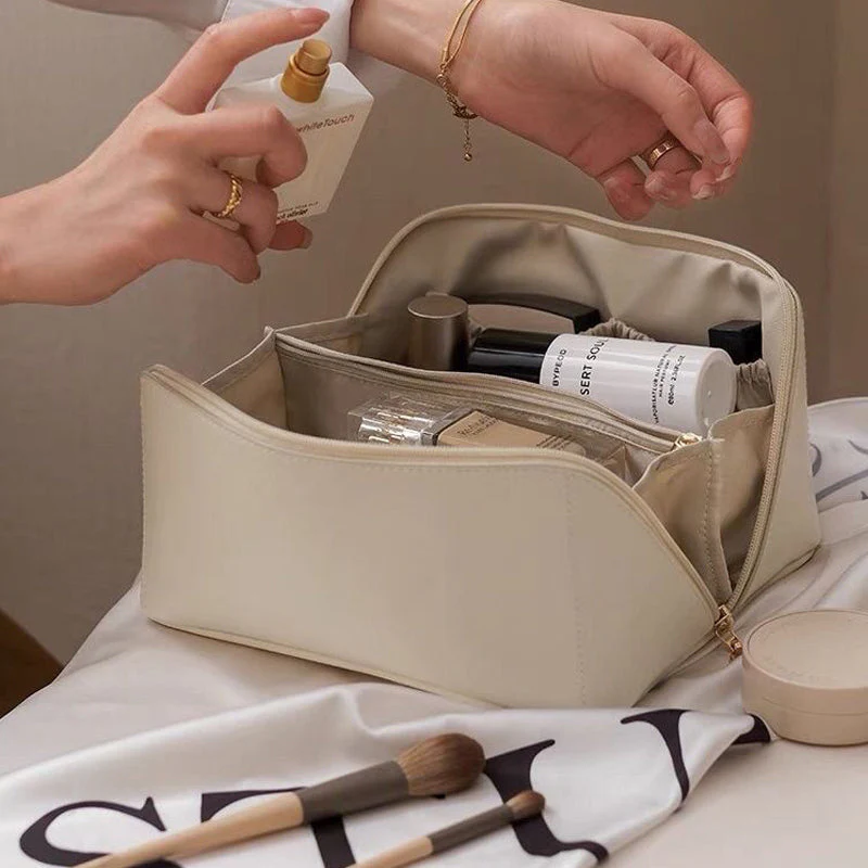 Large-capacity Travel Cosmetic Bag - Image 4