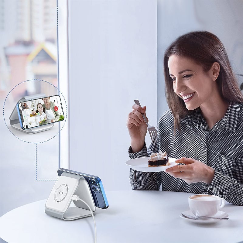 New Foldable 3-in-1 Wireless Charger - Image 12