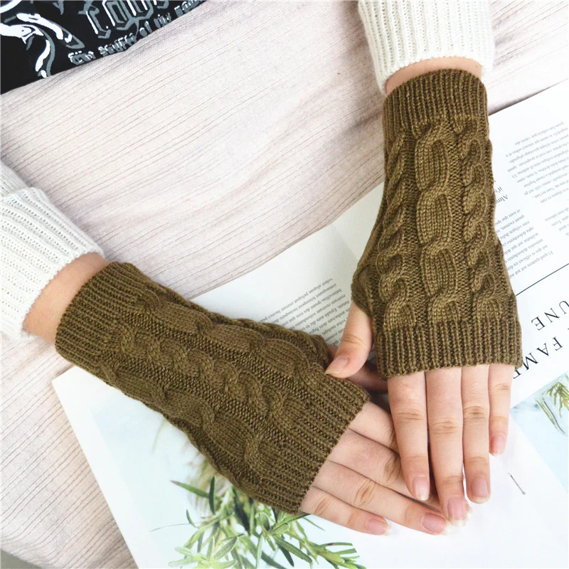 Stylish Woolen Gloves - Image 9