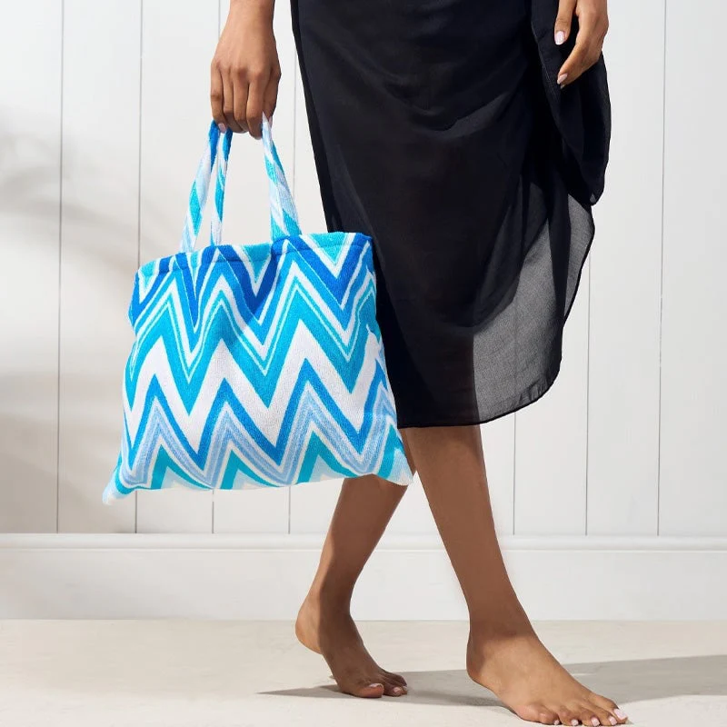 Sun Lounger Towel with Pockets Storage in a Bag - Image 4