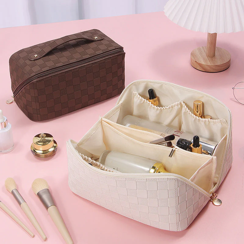 Vintage Pattern Handheld Makeup Bag - Image 2