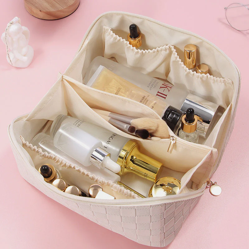 Vintage Pattern Handheld Makeup Bag - Image 4
