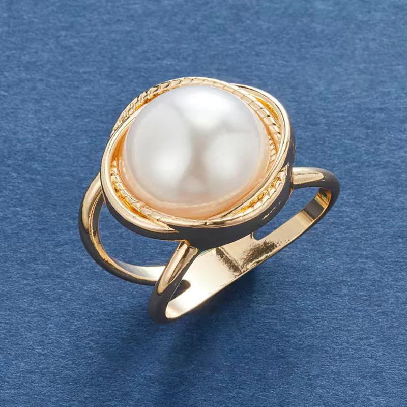 Women's Elegant Pearl Floral Clip - Image 5