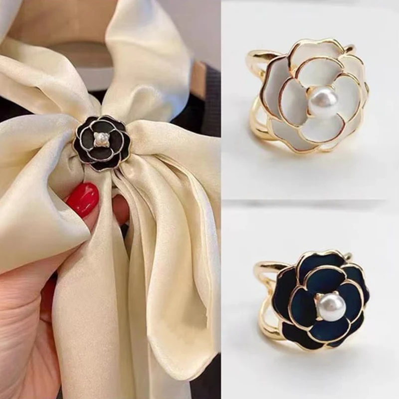 Women's Elegant Pearl Floral Clip - Image 9