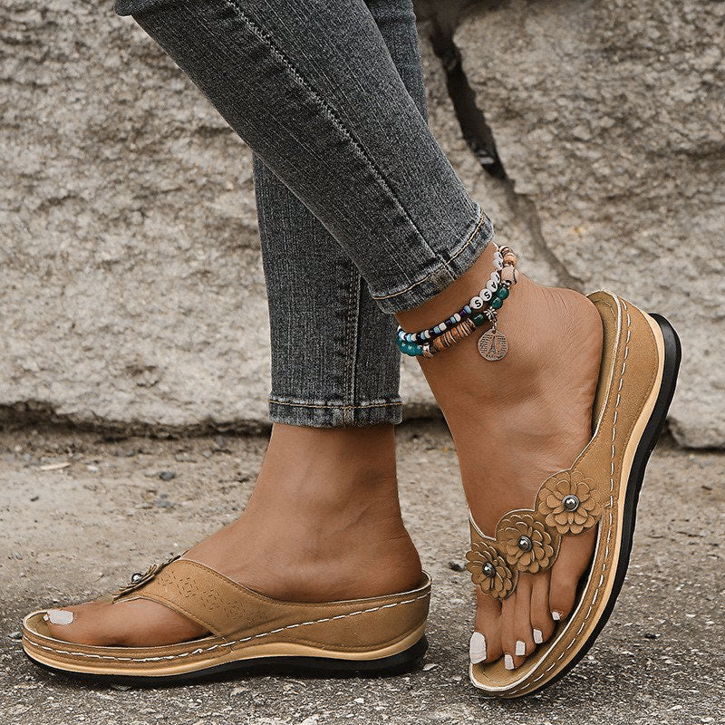 Women's Lightweight Flowers Clip Toe Sandals - Image 8