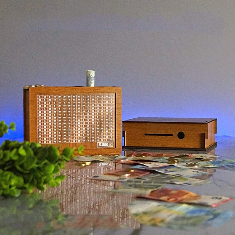Wooden money box with engraved figures - Image 16