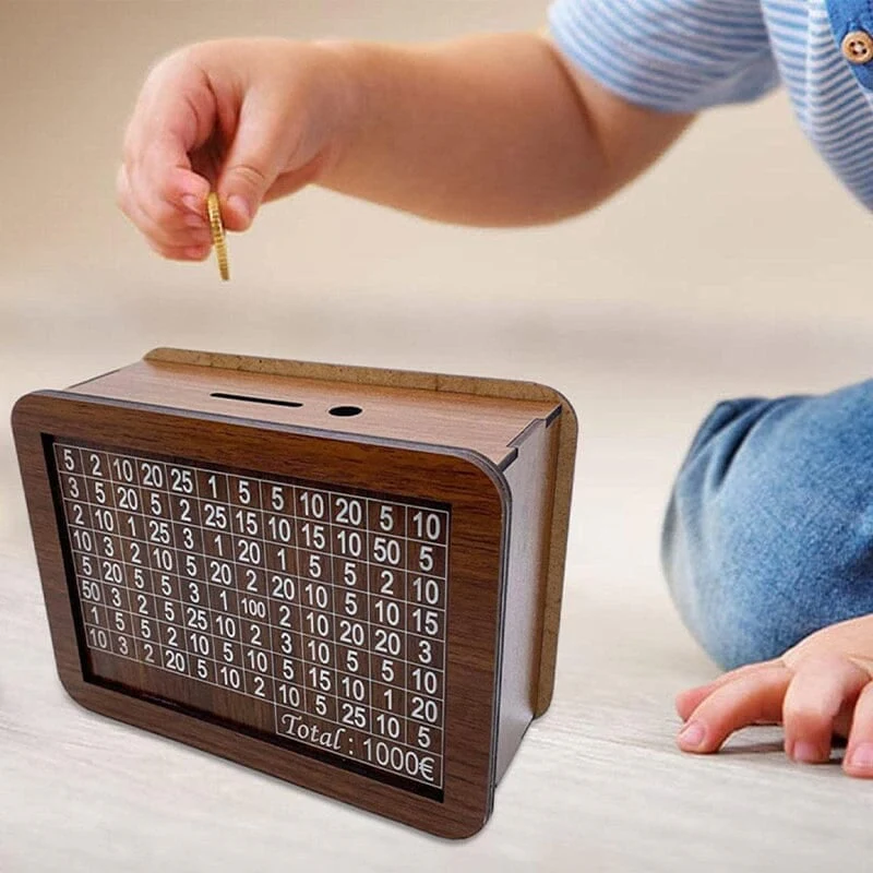 Wooden money box with engraved figures - Image 5